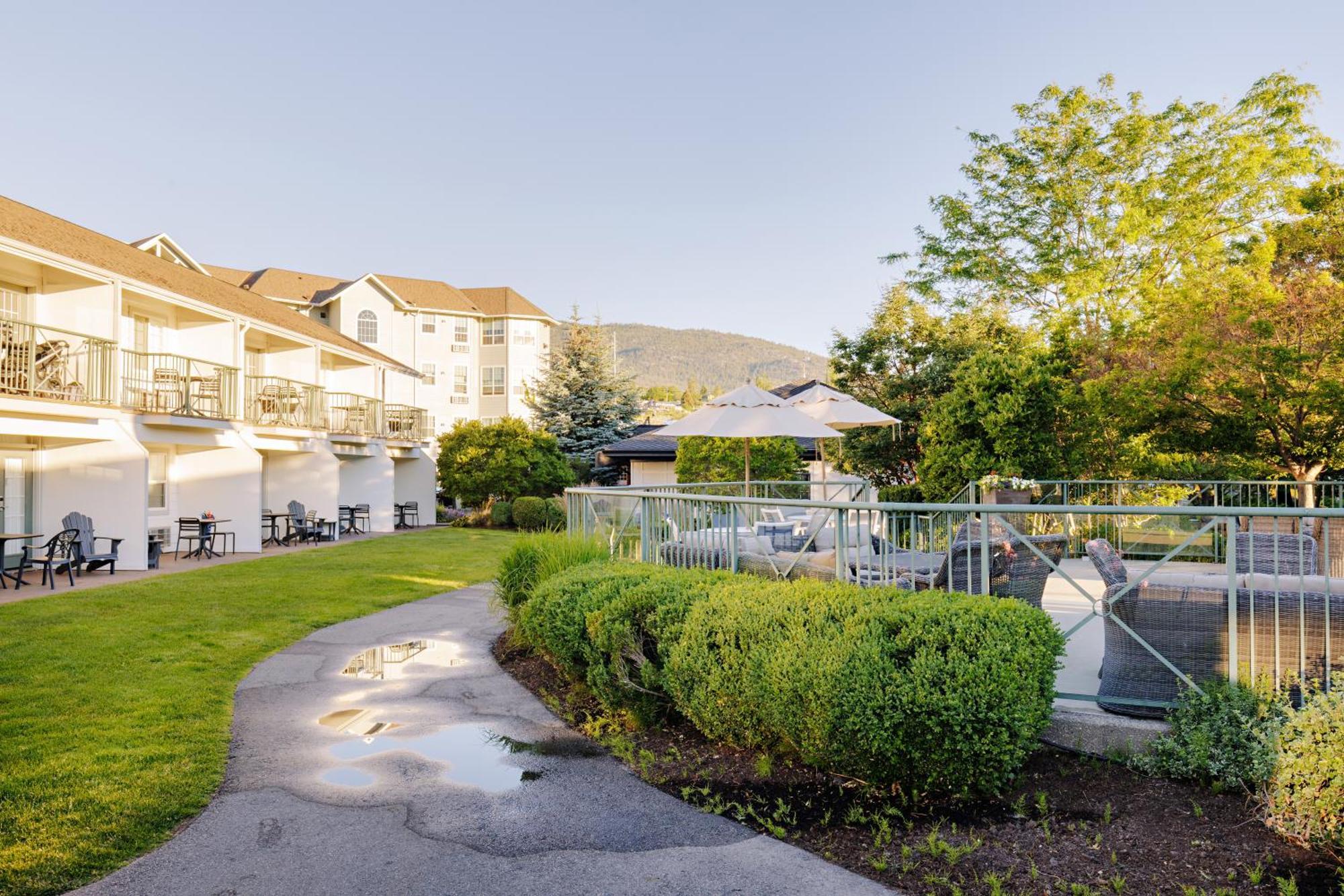 Balcomo, A Ramada By Wyndham Penticton Ngoại thất bức ảnh