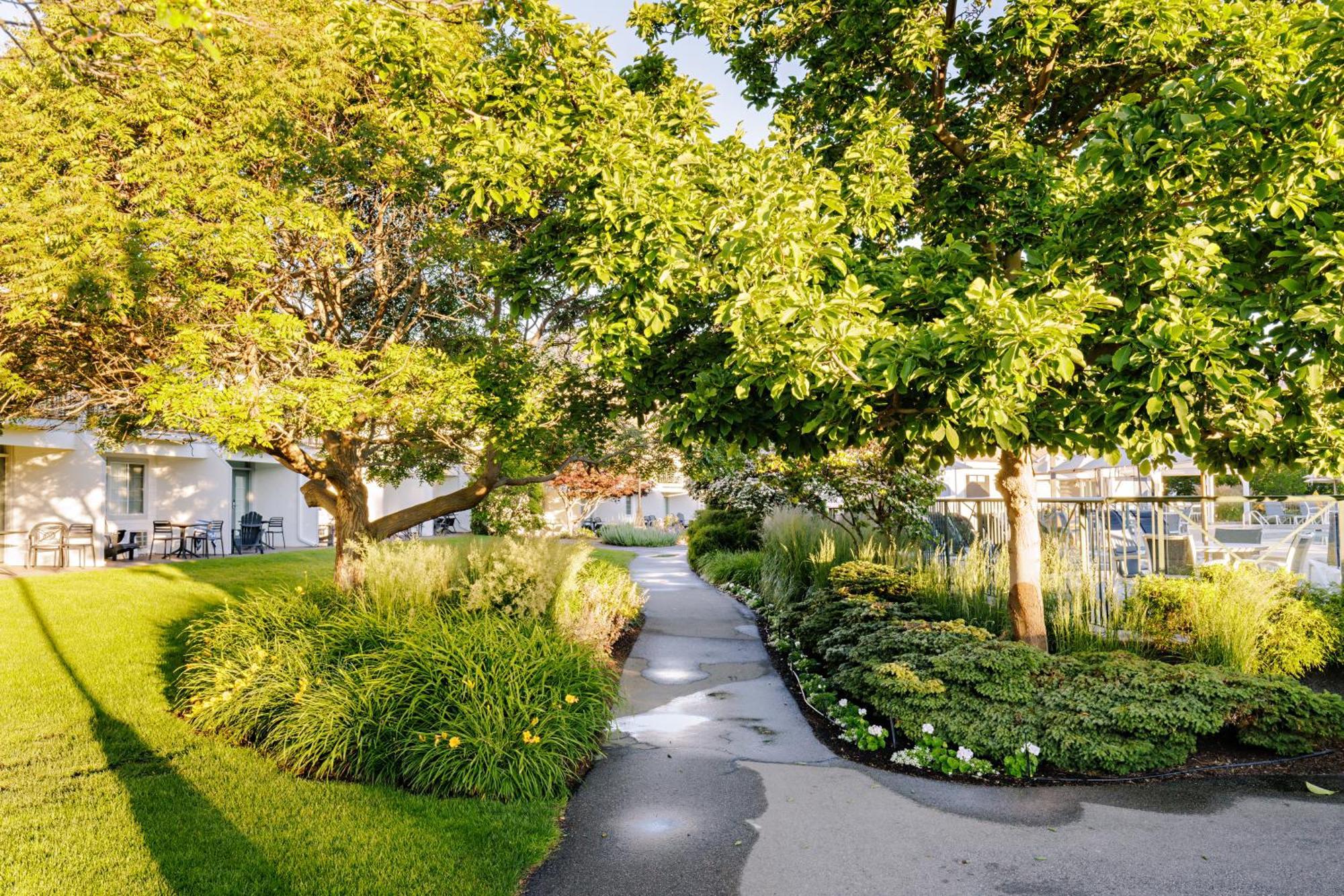 Balcomo, A Ramada By Wyndham Penticton Ngoại thất bức ảnh