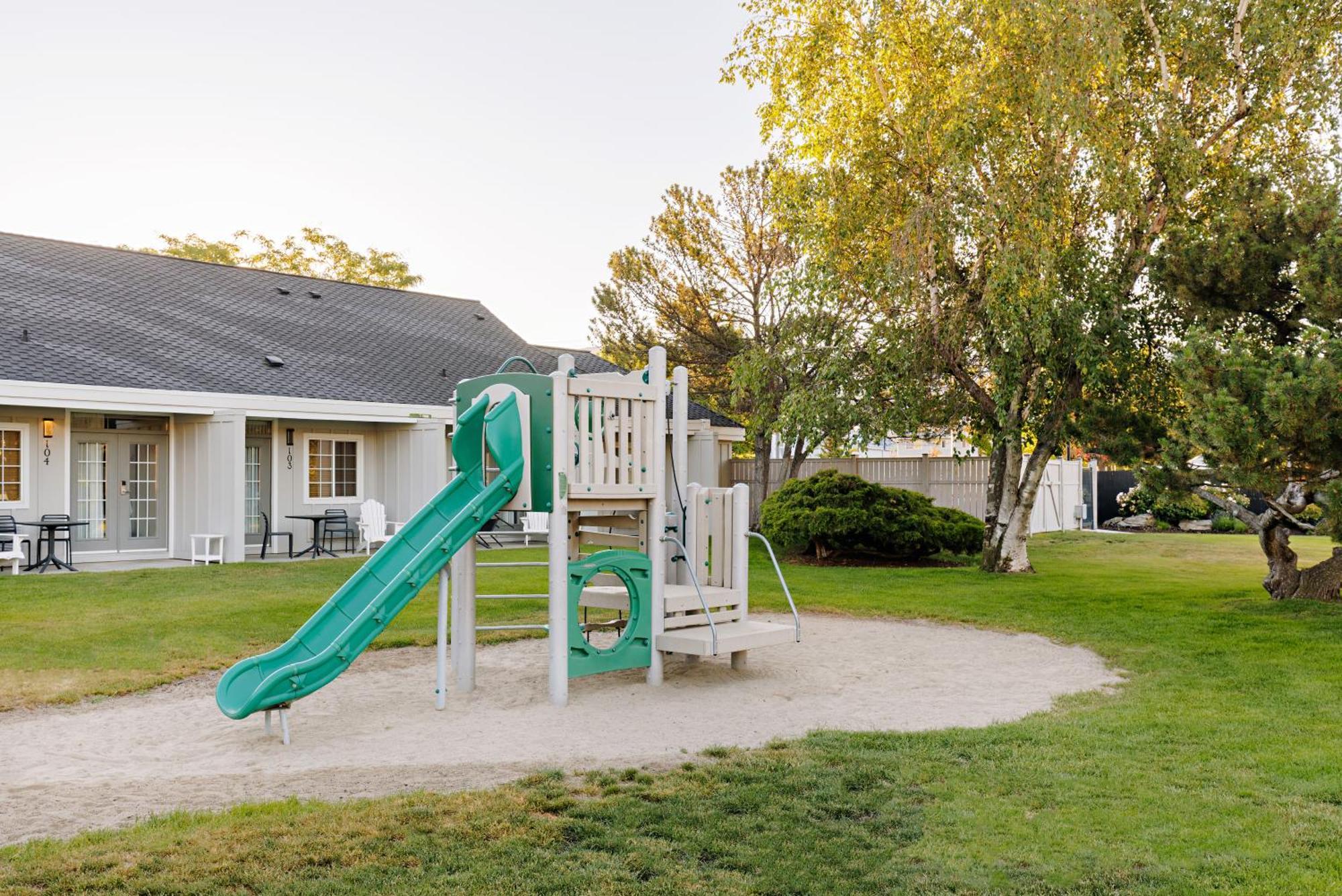 Balcomo, A Ramada By Wyndham Penticton Ngoại thất bức ảnh