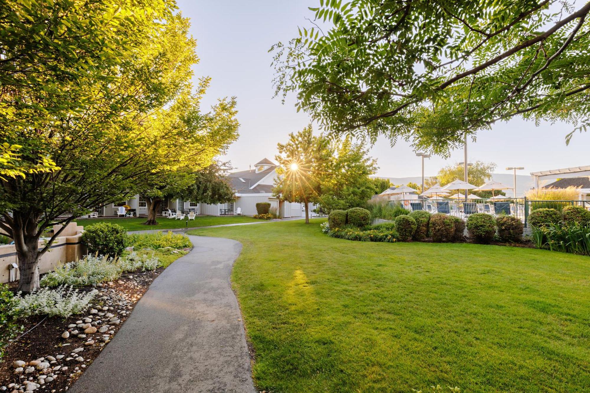 Balcomo, A Ramada By Wyndham Penticton Ngoại thất bức ảnh