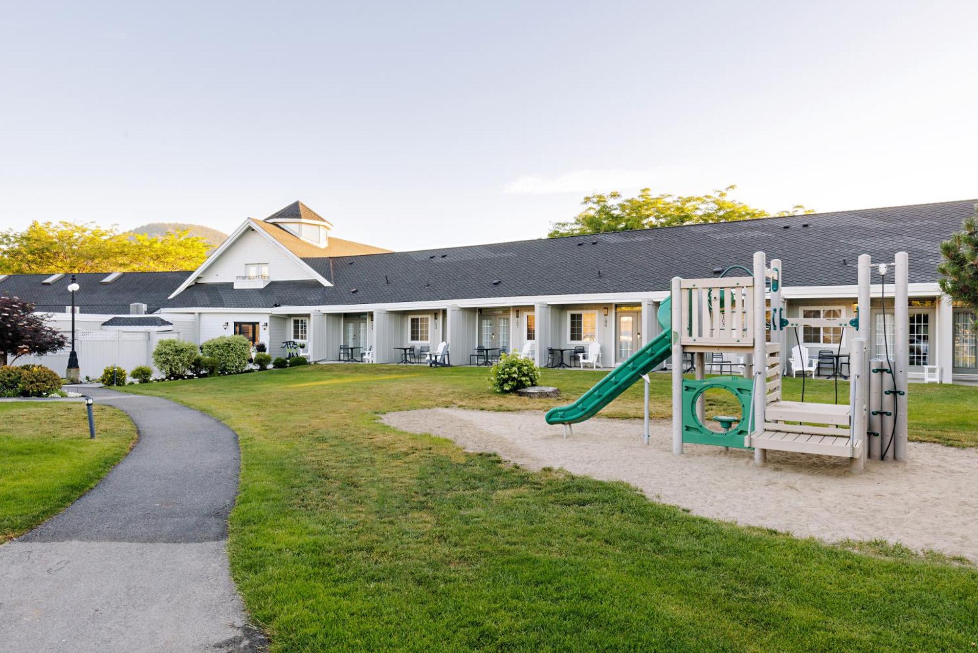 Balcomo, A Ramada By Wyndham Penticton Ngoại thất bức ảnh
