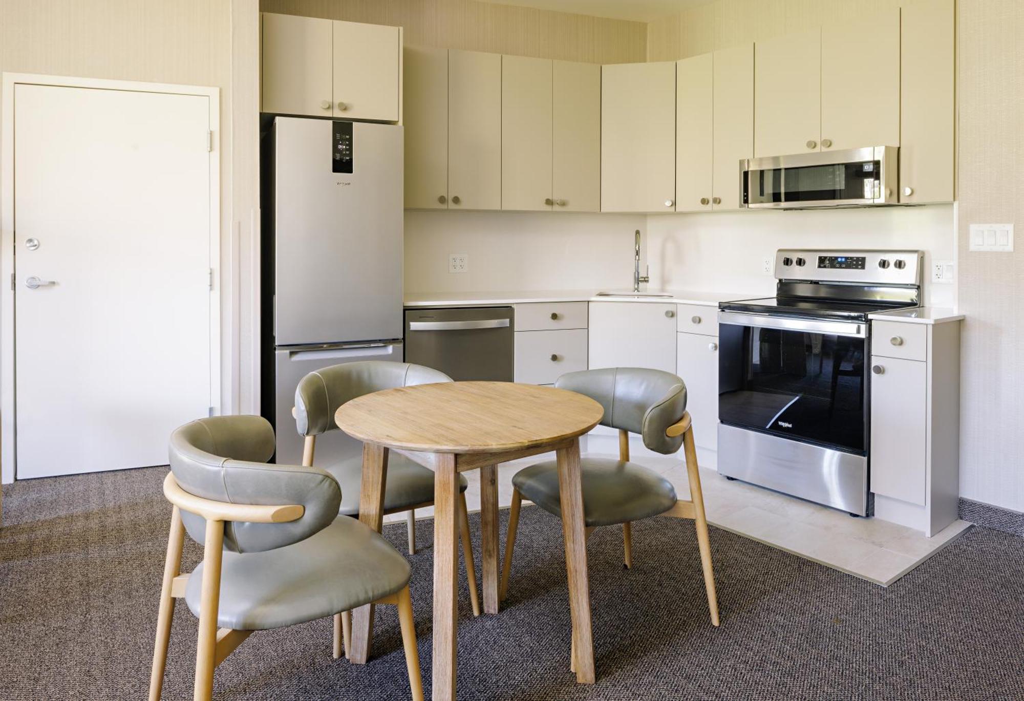 Balcomo, A Ramada By Wyndham Penticton Ngoại thất bức ảnh