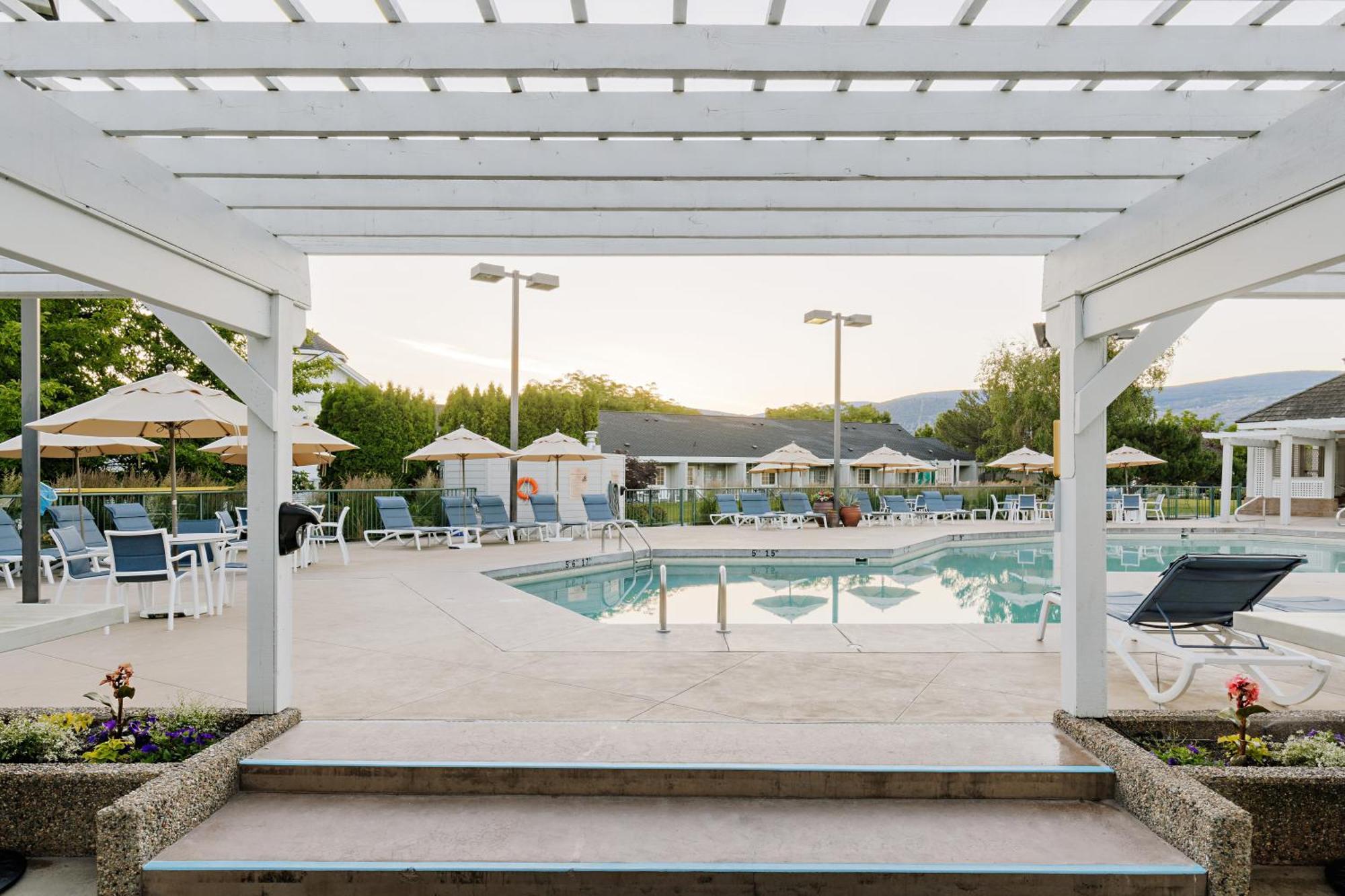 Balcomo, A Ramada By Wyndham Penticton Ngoại thất bức ảnh