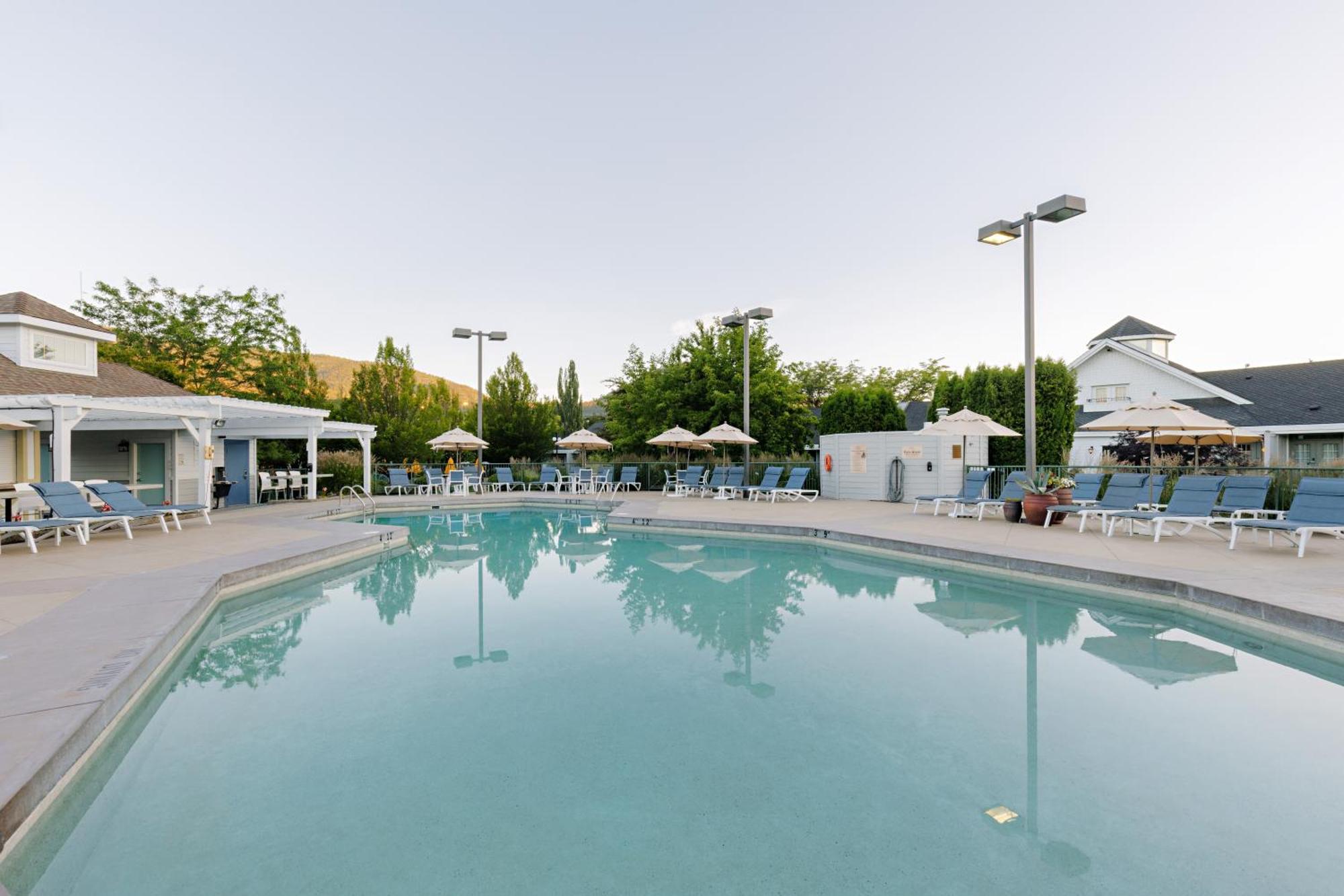 Balcomo, A Ramada By Wyndham Penticton Ngoại thất bức ảnh
